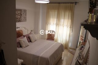 Flat  Cardenal payá. Se  vende amplio piso en petrer con 2 plazas de garaje, 2 patios