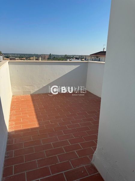 Foto ad7b475b-7ba9-4b56-b1bc-e2cc77b0fb69. Casa adossada a Almonte Almonte