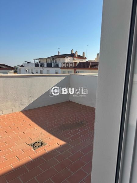 Foto cc1b8052-2d1e-4196-a60c-aa8c82350a87. Casa adossada a Almonte Almonte