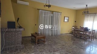 Chalet  N/a. Chalet con 450 m de parcela, 4 dormitorios y un semisótano con i