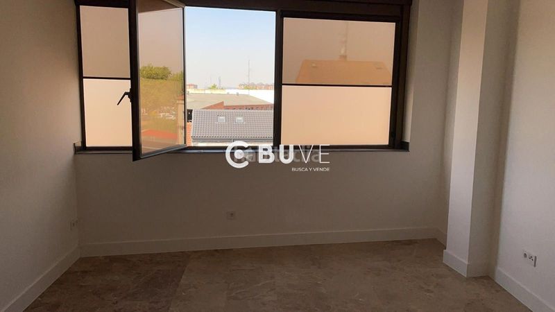 Foto c64db5cb-4e38-48e9-b4ba-603ce9da0058. Oficina vendo oficina piso en paseo arca real reformado completamente y para que tu lo estrenes. en Valladolid