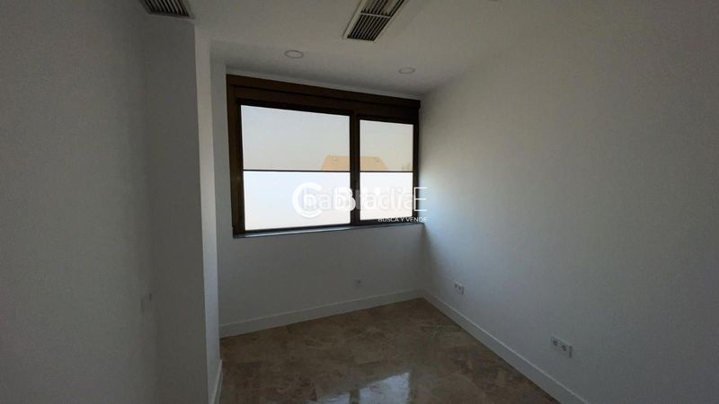 Foto eed35ba1-5def-4c2c-ba10-a64330efd3ba. Oficina vendo oficina piso en paseo arca real reformado completamente y para que tu lo estrenes. en Valladolid