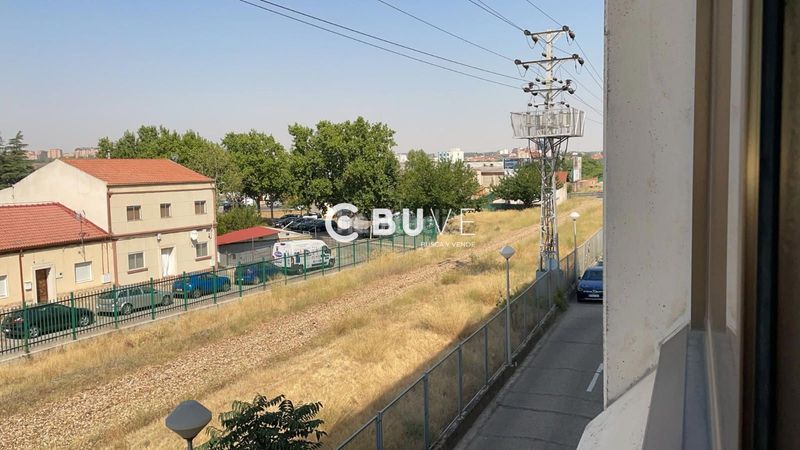 Foto f8b24287-cf41-4df4-90cc-7722997f789c. Oficina vendo oficina piso en paseo arca real reformado completamente y para que tu lo estrenes. en Valladolid