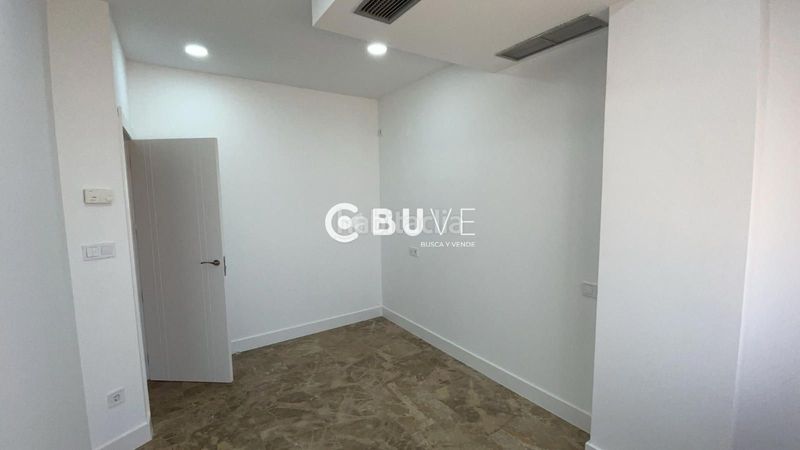 Foto ffa12f30-b39e-4a4f-8992-6ce225b32860. Oficina vendo oficina piso en paseo arca real reformado completamente y para que tu lo estrenes. en Valladolid