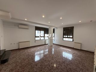 Casa  N/a. Dúplex en venta en utiel