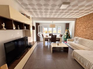 Pis  N/a. Piso reformado de 4 habitaciones con terraza en gandia