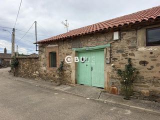 House  La ermita. Se vende casa maragata