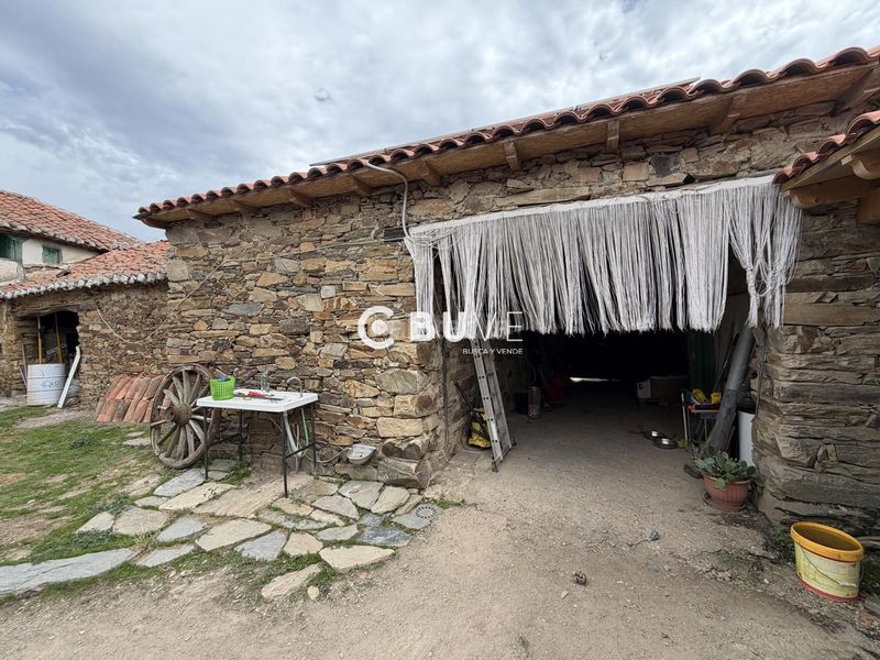 Foto 33e89193-b0d5-46a3-8372-22c0634649af. Casa amb calefacció aparcament a Valderrey