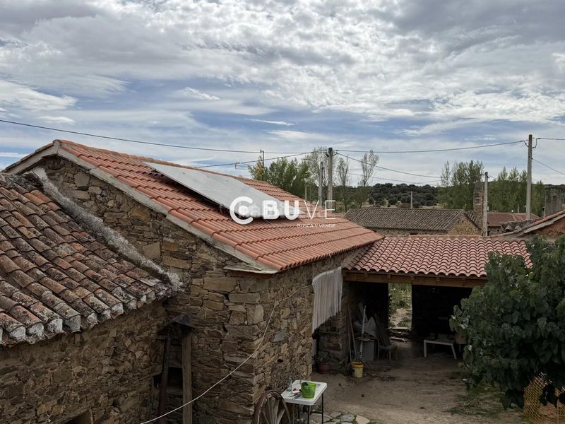 Foto 3cf2070f-7161-4b00-900a-ceb1b6ad43c2. Casa amb calefacció aparcament a Valderrey