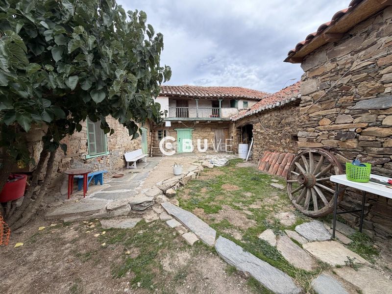 Foto 74e308c2-bb47-4cb8-9e85-c9e621713aa3. Casa amb calefacció aparcament a Valderrey