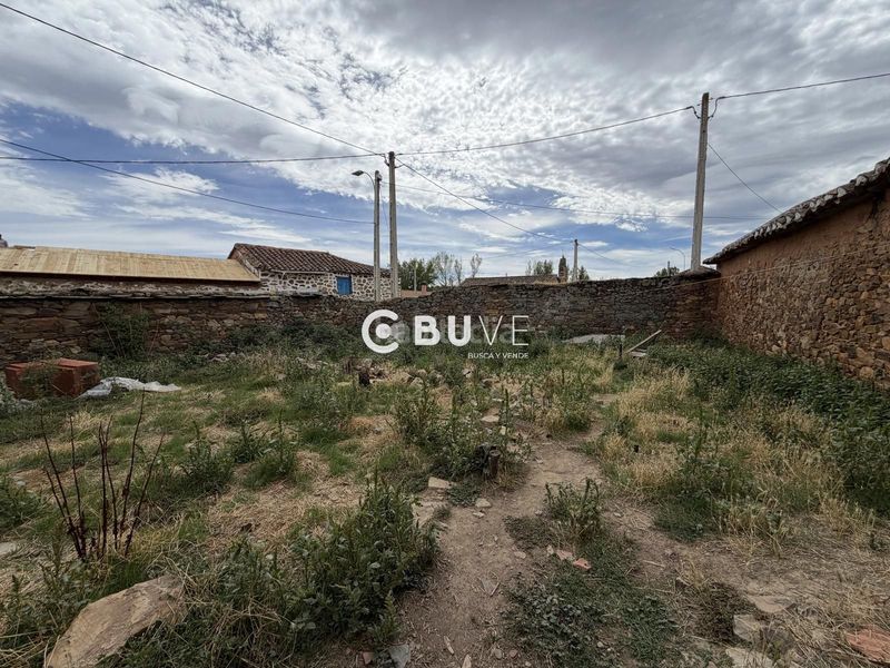 Foto a3962061-d8d8-4a8b-a00a-72462326f7c3. Casa amb calefacció aparcament a Valderrey