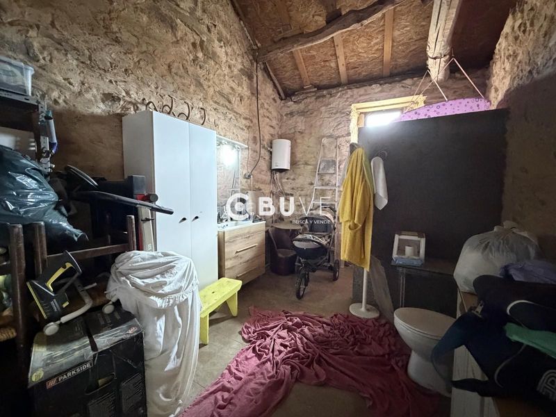 Foto a85fd0e2-baac-4327-abdd-15cc3d14b436. Casa amb calefacció aparcament a Valderrey