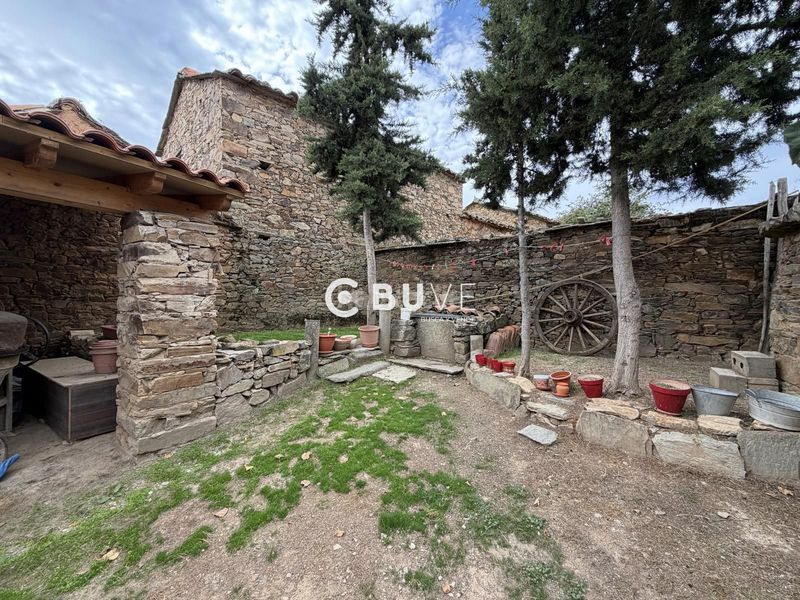 Foto b3400221-bdcb-42ff-b10a-dd03bcdb8b9e. Casa amb calefacció aparcament a Valderrey
