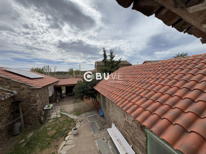 Foto eab3690a-915e-4d68-ba1d-6069b777c5f9. Casa amb calefacció aparcament a Valderrey