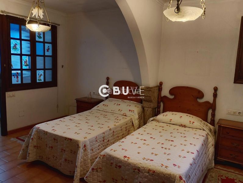 Foto 0477d2a4-d321-454d-ab0a-86bb4cc95f5f. Casa amb aparcament a Teo