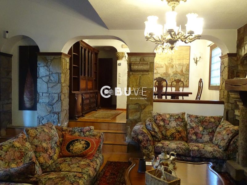 Foto b86a3f3f-5298-4366-a669-27ec2f4efe3e. Casa amb aparcament a Teo