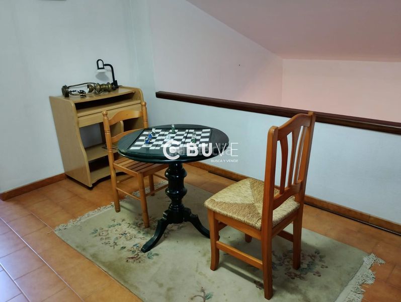 Foto f9f8f4d4-7a96-4b07-98f3-a63578cf2669. Casa amb aparcament a Teo