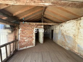 Maison  Crr valdesogo km 20. Se  vende casa en villaturiel