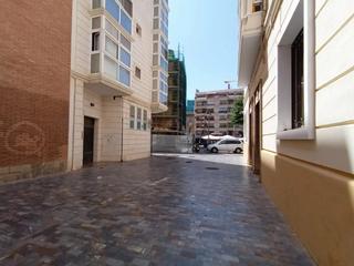 Aparcament cotxe a Casco Antiguo. Garaje en parking villamatín.