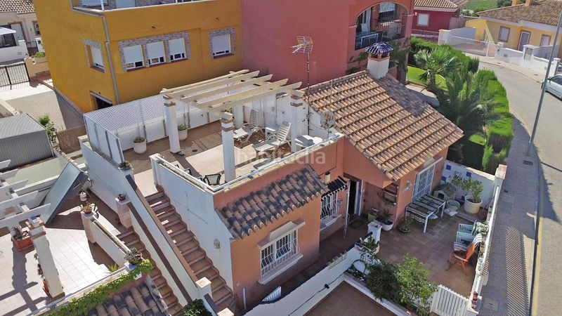 Foto 2a28bebd-cd57-4ab5-87f8-56636a5422f2. Casa adossada amb aparcament piscina a Los Urrutias Cartagena