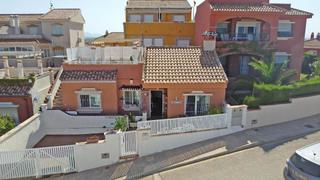Casa adossada a Los Urrutias. Un balcón al mar en el carmoli
