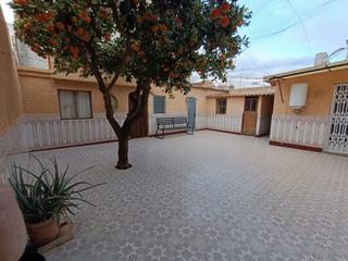 Casa adossada en Pozo Estrecho. Amplia planta baja en pleno centro de pozo estrecho
