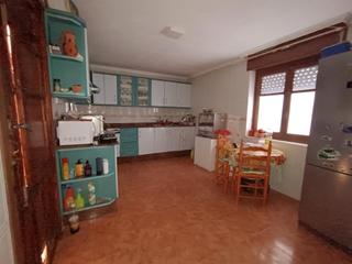 Casa en Los Dolores. Planta baja en los dolores con amplia cochera en esquina para re