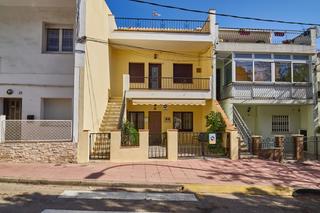 Casa adossada a Calle pou 51. Casa con dos viviendas en el corazon de calafell pueblo