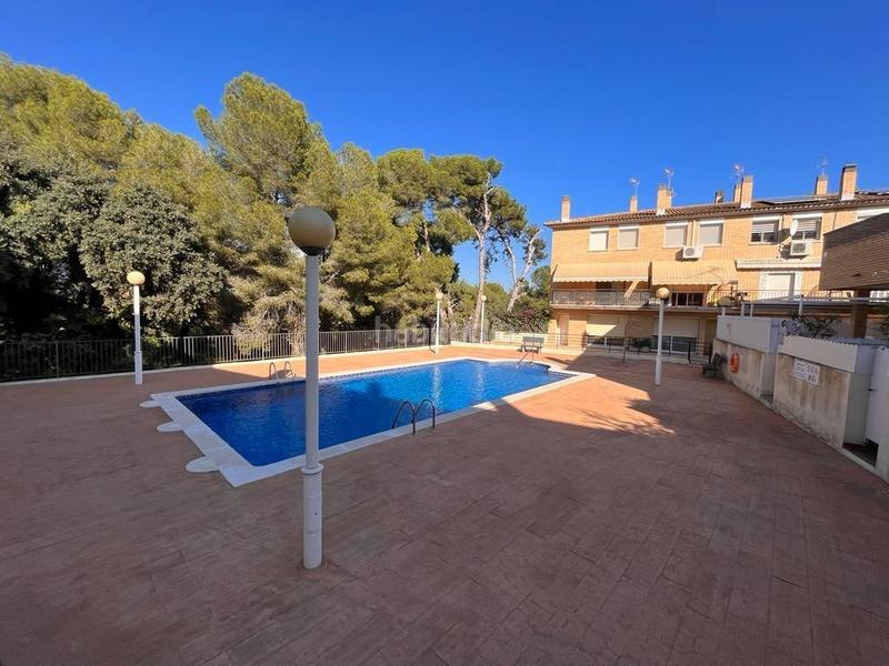 Foto b42d43a0-b1cc-4c53-b80f-8a0a8df689c6. Casa adossada amb aparcament piscina a Els Munts Torredembarra