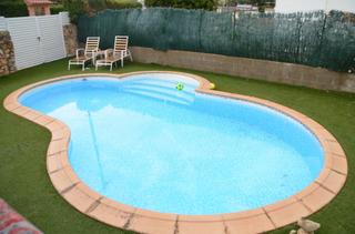 Casa a Cunit Residencial. Chalet con gran parcela y piscina privada en cunit