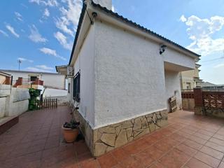 Xalet  Avenida av. ntra. sra. del remei. Casa independiente en una planta en les pedreres