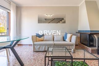 Casa adossada a Babilonia. Casa adosada en pleno centro comodidad, espacio y solarium