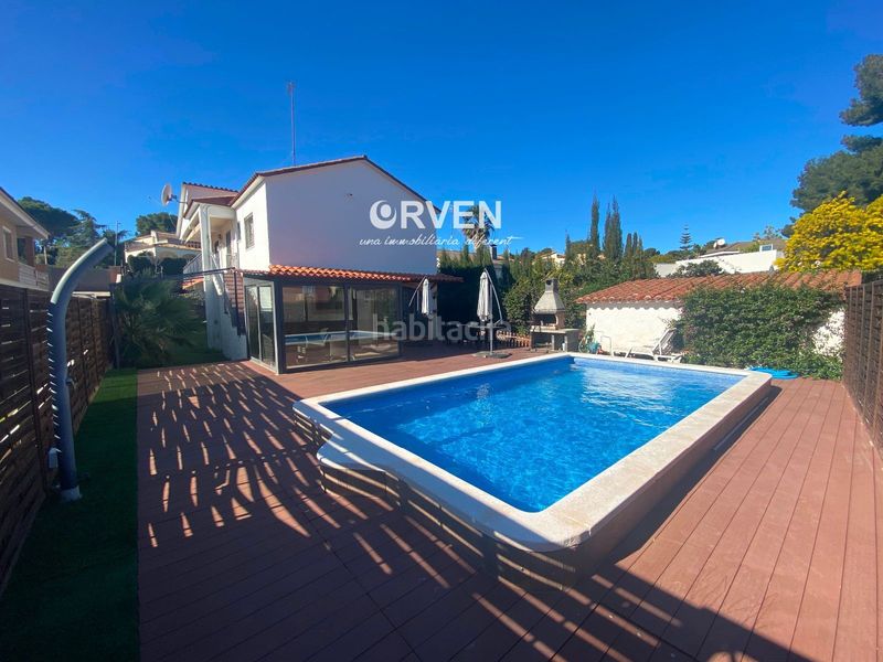 Foto 0a6ef2e9-6afd-44c4-bc03-fcd12d39567d. Xalet amb aparcament piscina a Cunit residencial Cunit