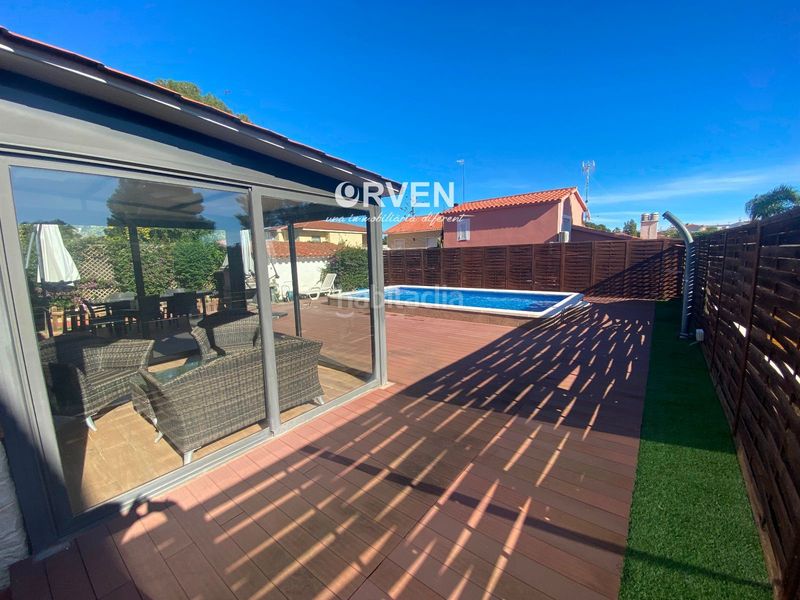 Foto 14d9a401-5521-4ea4-9e5f-f1d8eb8b29e2. Xalet amb aparcament piscina a Cunit residencial Cunit