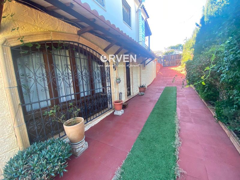 Foto 54f388d7-f784-4c04-943e-f840fc584126. Xalet amb aparcament piscina a Cunit residencial Cunit