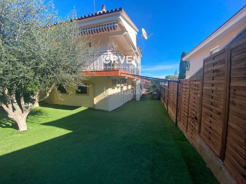Foto 603816b5-702f-4433-806f-a41e321cf439. Xalet amb aparcament piscina a Cunit residencial Cunit