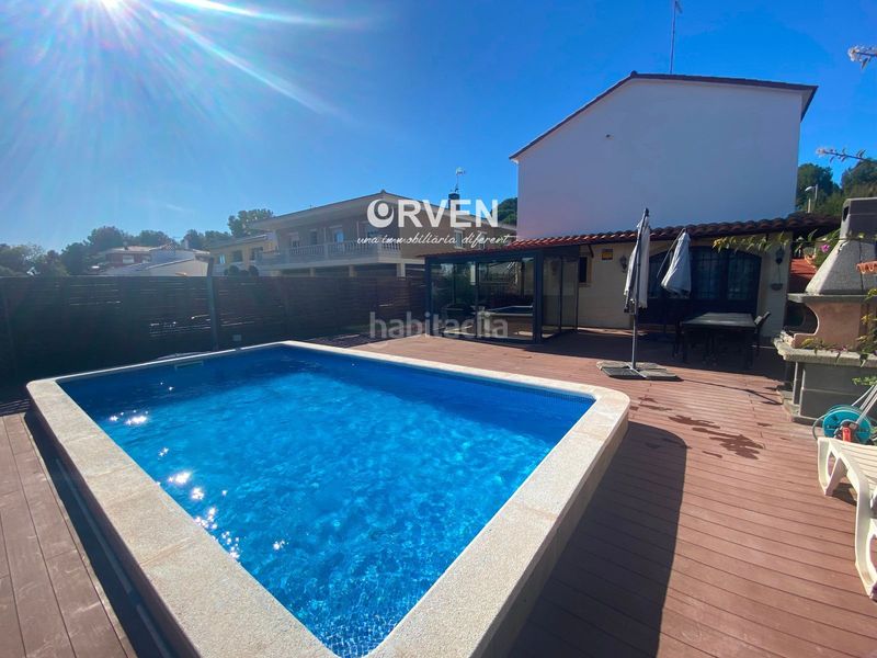 Foto 75f82002-932b-45db-86cd-ada88a2031b8. Xalet amb aparcament piscina a Cunit residencial Cunit