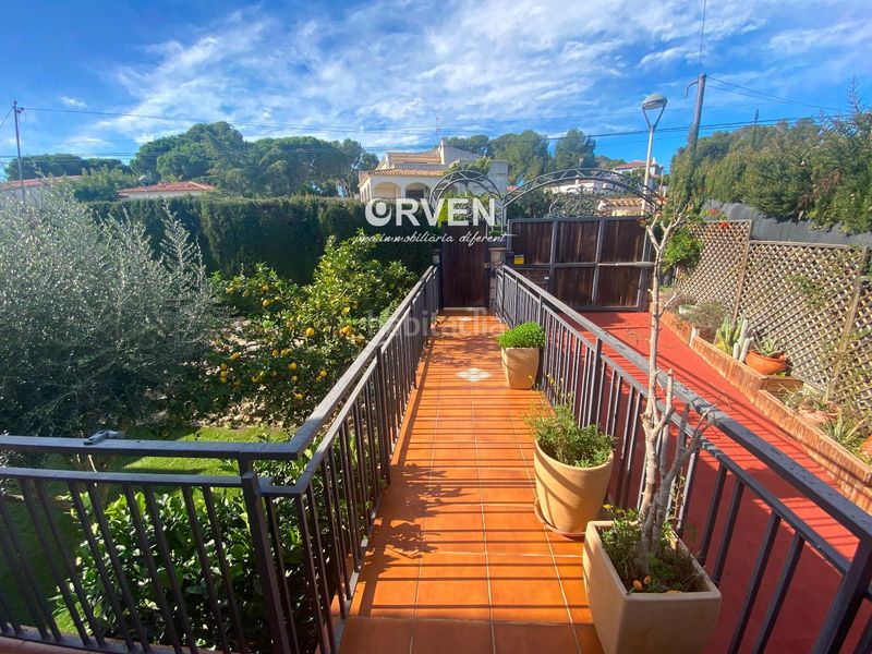 Foto a4acc450-e705-47c0-a00b-d3f947903131. Xalet amb aparcament piscina a Cunit residencial Cunit