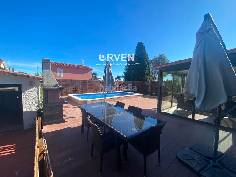 Foto f2c0268f-3551-42ed-9260-bbf2a8f713fa. Xalet amb aparcament piscina a Cunit residencial Cunit