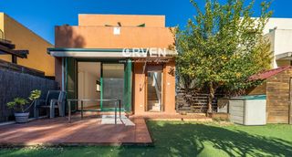 Casa adossada a La Mora