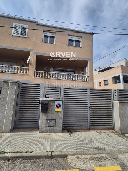 Foto 25c9cf27-77a5-4f33-b7dc-a447d6042a25. Casa adossada a Calafell poble Calafell