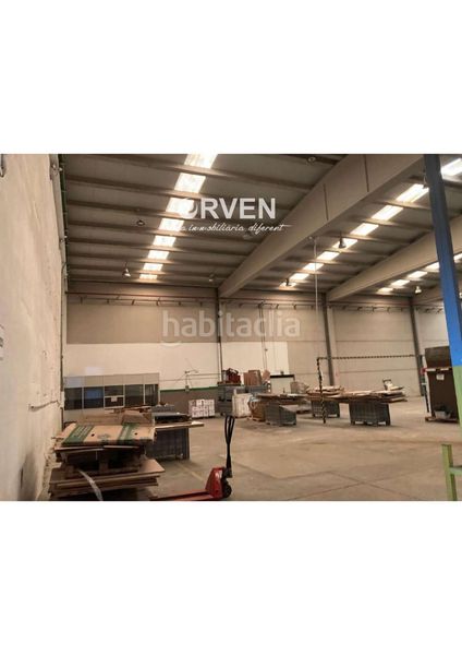 Foto 957bb0d7-65bb-44a8-8c73-8f0042263a86. Nau industrial amb calefacció a Centre Vendrell (El)
