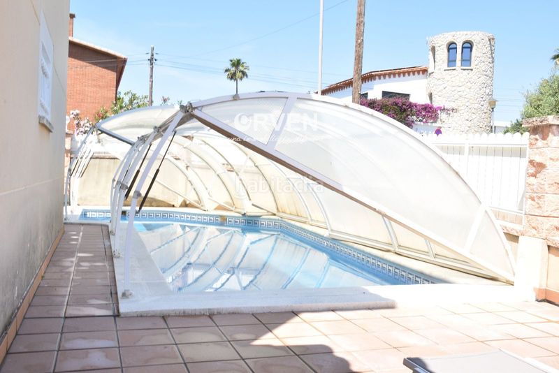 Foto ec28b614-47c0-4ba8-85e3-b6cd7f045137. Xalet amb calefacció aparcament piscina a Bonavista Vendrell (El)