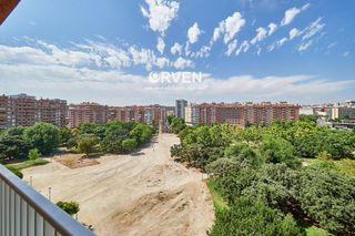 Pis a Nou Eixample Sud. Piso de 3 dormitorios con terraza y vistas al parc de la ciutat