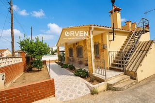 Xalet  De sant ferran. Casa independiente en urb. les pedreres santa oliva