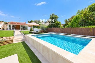 Chalet  Llessiu. Casa independiente en venta en urb. calafell park
