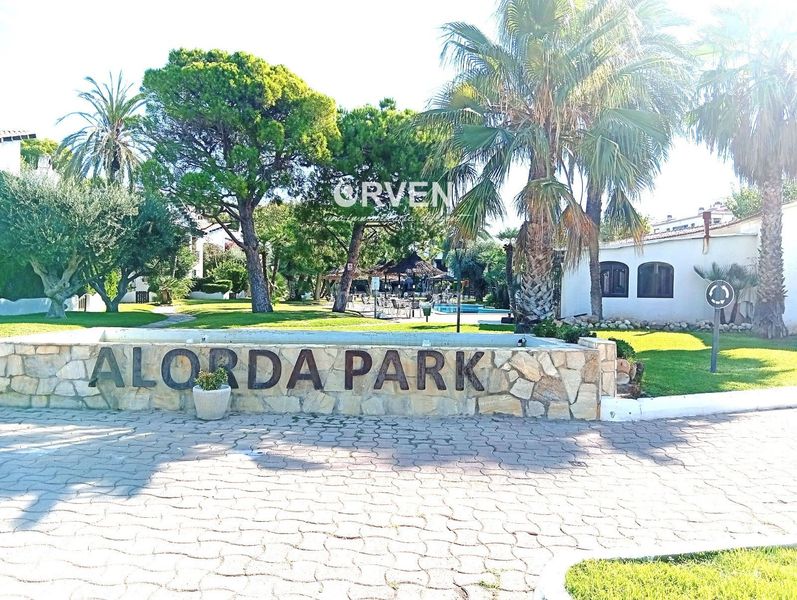 Foto 1a5af6b2-2297-4012-8847-a15805c77181. Casa adossada amb aparcament piscina a Alorda Park Calafell
