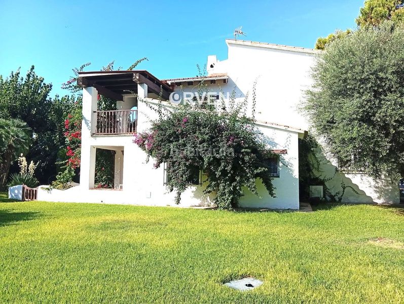 Foto 2fb5821d-8768-4455-ace9-618eda7c9d6b. Casa adossada amb aparcament piscina a Alorda Park Calafell