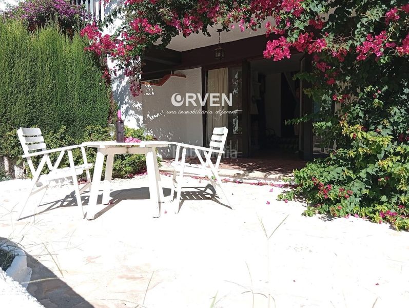 Foto cbd6398c-d4f4-4d60-a3db-372a3e3afd76. Casa adossada amb aparcament piscina a Alorda Park Calafell