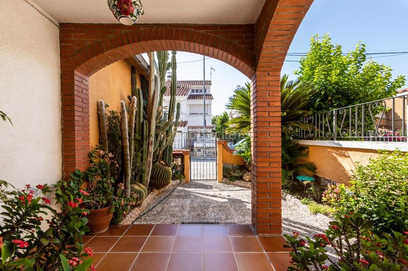 Foto 1540f7bd-4c69-41c9-97a4-cebe99fda913. Chalet mit heizung parking in Eixample - Can Bogunyà Castellar del Vallès